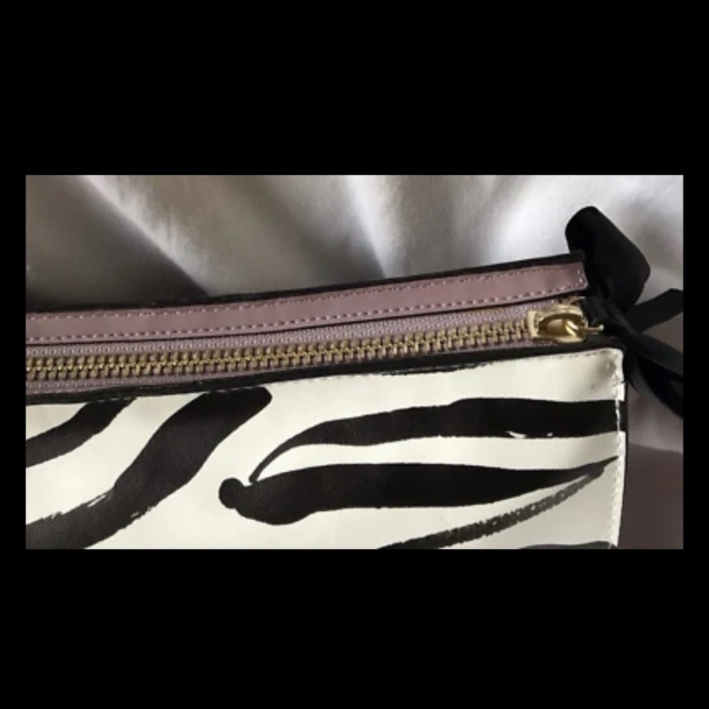 Trish McEvoy Large Travel Makeup Bag Zebra Print Vegan Leather - Picture 6 of 10